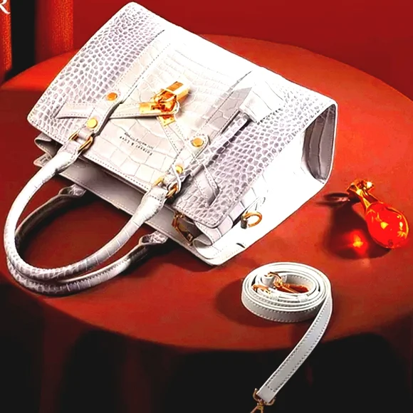 ♥️Susan.NWT Crocodile embossed leather crossbody Bag - Picture 1 of 6